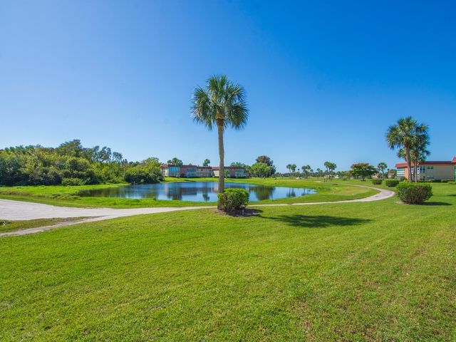 68 Royal Oak Court 201, Vero Beach, FL 32962