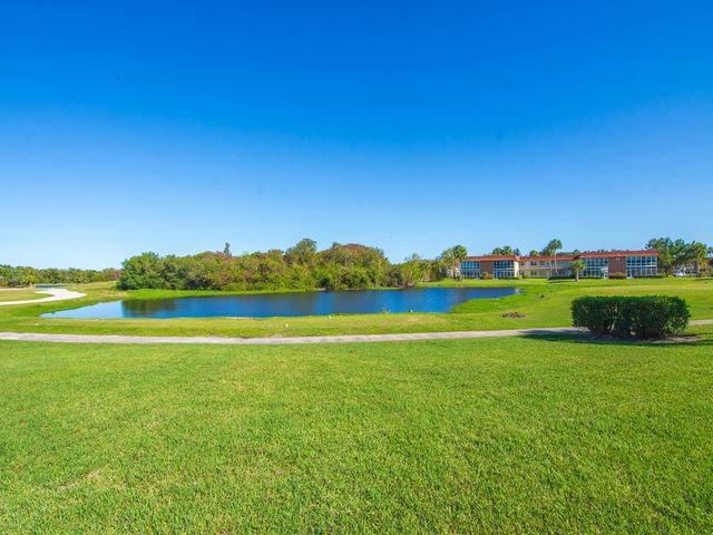 68 Royal Oak Court 201, Vero Beach, FL 32962