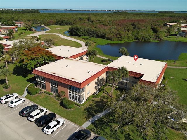 68 Royal Oak Court 201, Vero Beach, FL 32962