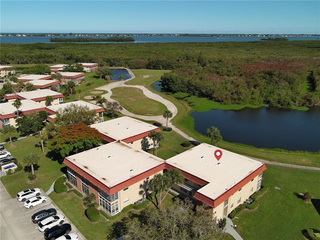 68 Royal Oak Court 201, Vero Beach, FL 32962
