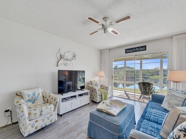 68 Royal Oak Court 201, Vero Beach, FL 32962
