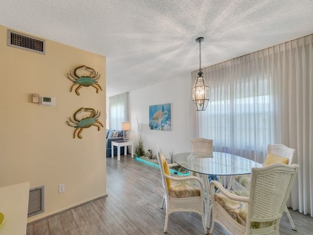 68 Royal Oak Court 201, Vero Beach, FL 32962