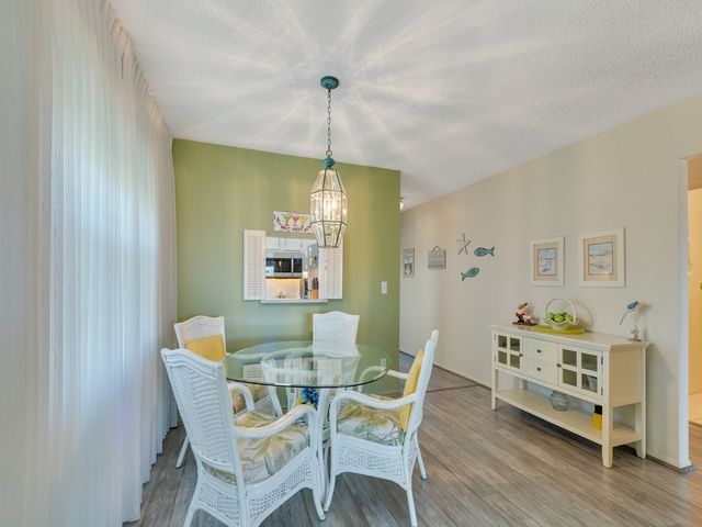 68 Royal Oak Court 201, Vero Beach, FL 32962