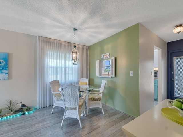 68 Royal Oak Court 201, Vero Beach, FL 32962