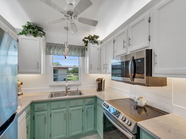 68 Royal Oak Court 201, Vero Beach, FL 32962