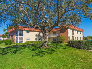 68 Royal Oak Court 201, Vero Beach, FL 32962