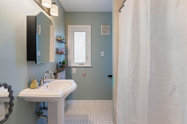 4631 London Road, Duluth, MN 55804