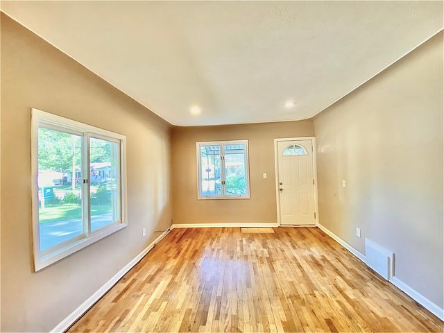 319 Holly Street Sw, City Of Wyoming, MI 49548