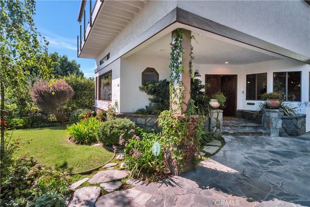 857 6th, Manhattan Beach, CA 90266