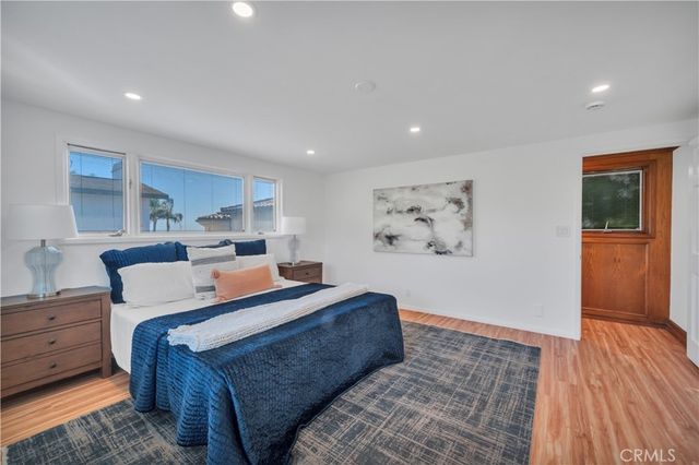 857 6th, Manhattan Beach, CA 90266