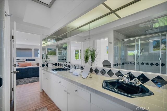 857 6th, Manhattan Beach, CA 90266