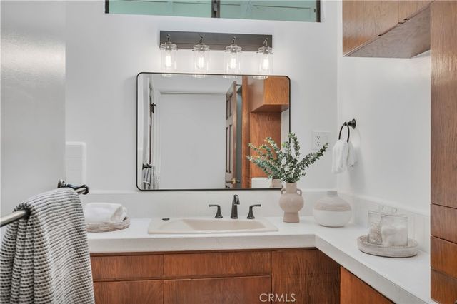 857 6th, Manhattan Beach, CA 90266