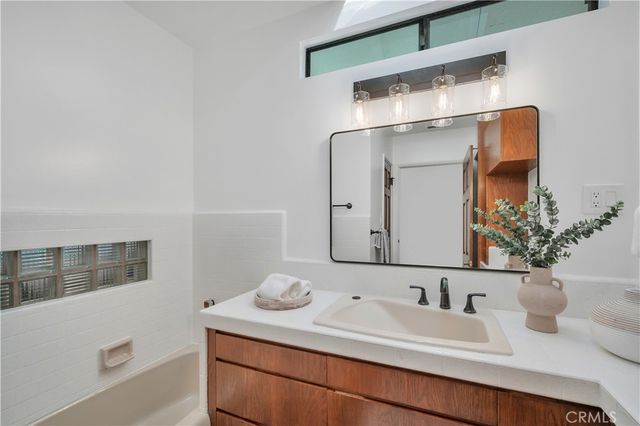 857 6th, Manhattan Beach, CA 90266