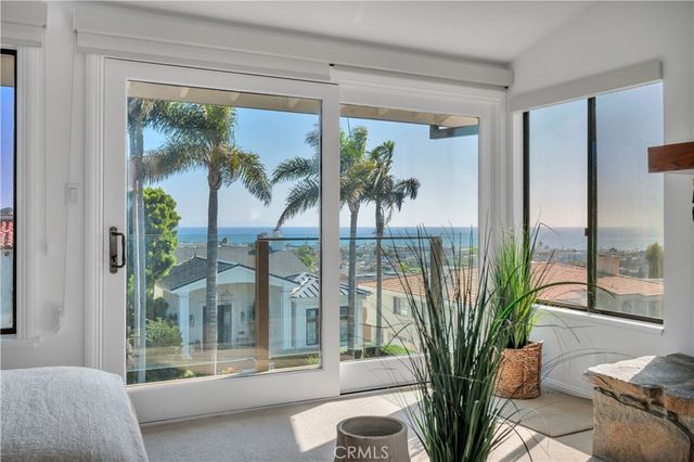 857 6th, Manhattan Beach, CA 90266