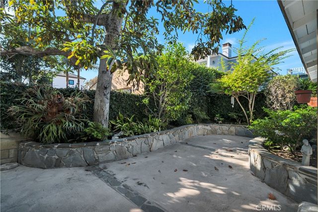 857 6th, Manhattan Beach, CA 90266