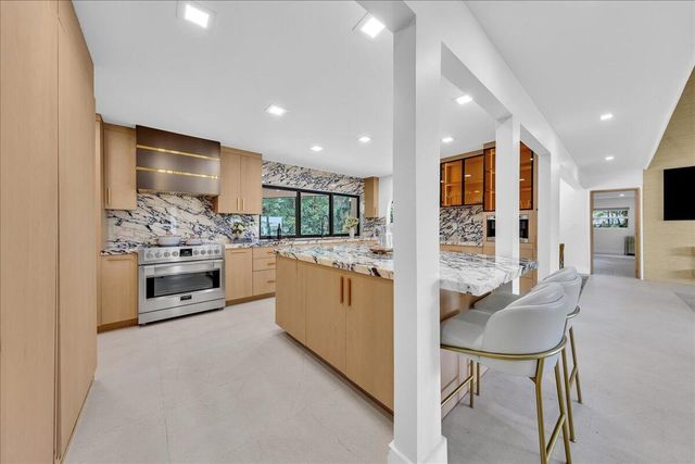 342 N FAIRWAY N, Tequesta, FL 33469