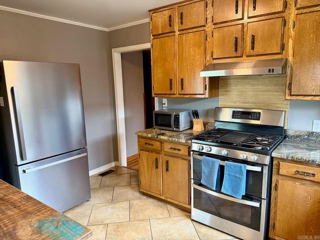 1809 Church Ave, Mena, AR 71953