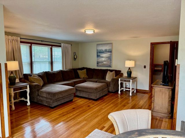 1809 Church Ave, Mena, AR 71953