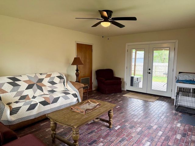 1809 Church Ave, Mena, AR 71953