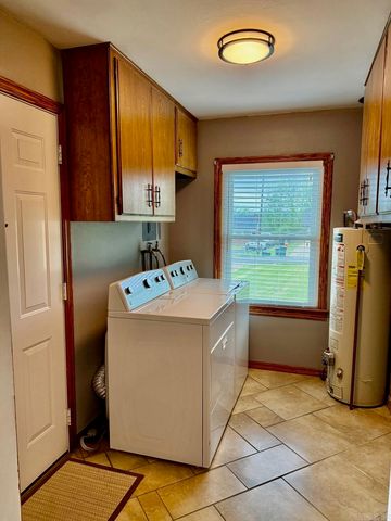 1809 Church Ave, Mena, AR 71953
