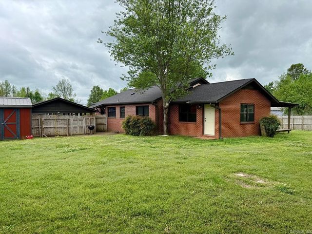 1809 Church Ave, Mena, AR 71953