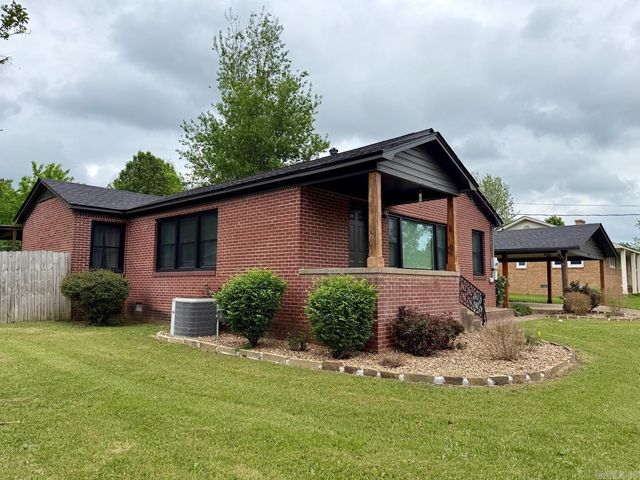 1809 Church Ave, Mena, AR 71953