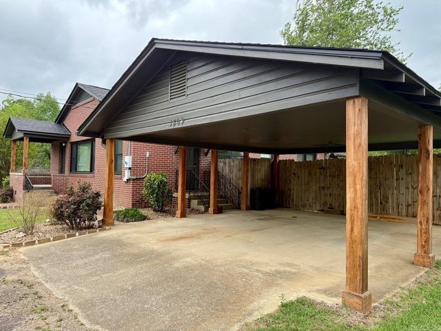 1809 Church Ave, Mena, AR 71953