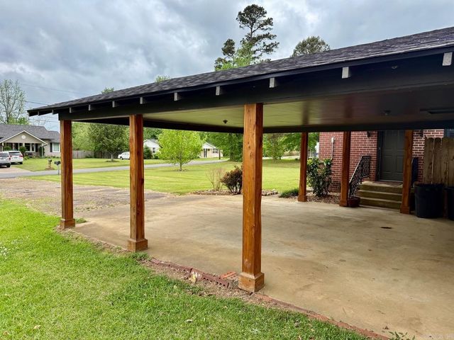 1809 Church Ave, Mena, AR 71953