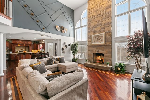 7650 Pineview Lane, Frankfort, IL 60423