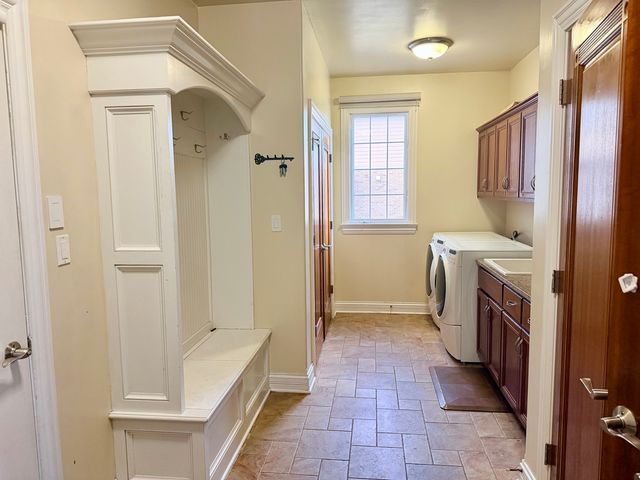 7650 Pineview Lane, Frankfort, IL 60423