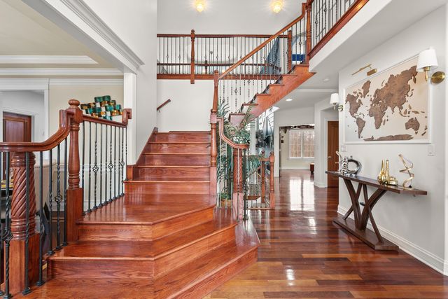 7650 Pineview Lane, Frankfort, IL 60423