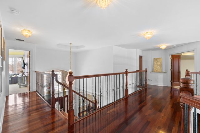 7650 Pineview Lane, Frankfort, IL 60423