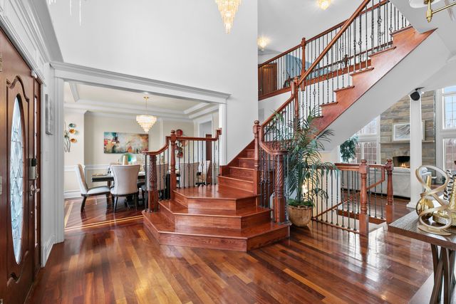 7650 Pineview Lane, Frankfort, IL 60423