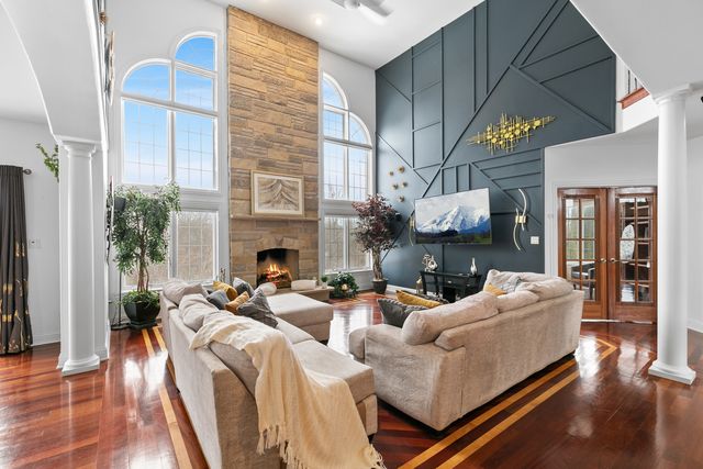 7650 Pineview Lane, Frankfort, IL 60423