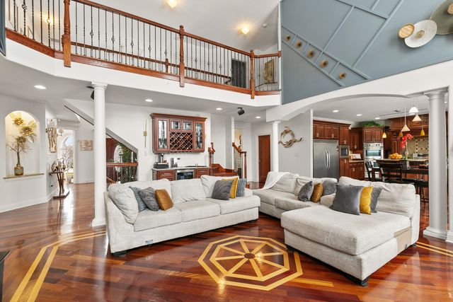 7650 Pineview Lane, Frankfort, IL 60423