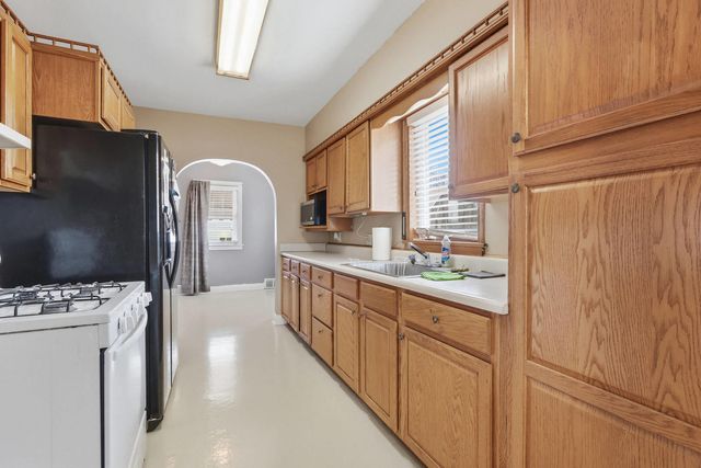 325 23rd Street, East Moline, IL 61244