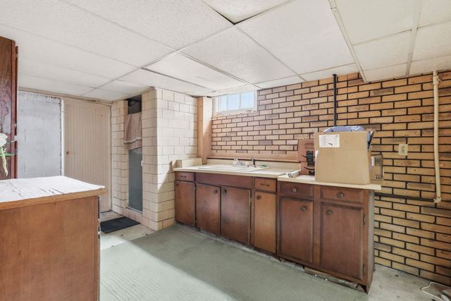 325 23rd Street, East Moline, IL 61244