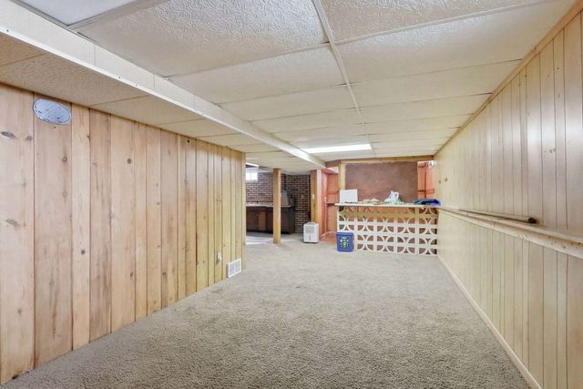 325 23rd Street, East Moline, IL 61244