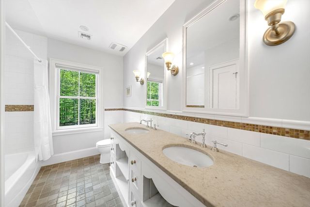 10 Chandler Circle, Weston, MA 02493