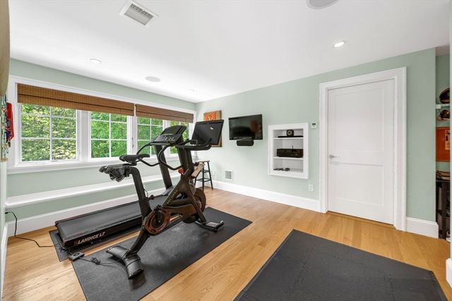 10 Chandler Circle, Weston, MA 02493