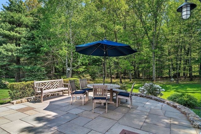 10 Chandler Circle, Weston, MA 02493