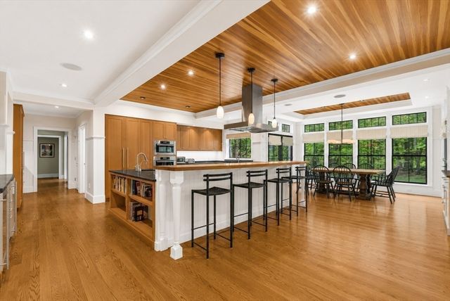 10 Chandler Circle, Weston, MA 02493