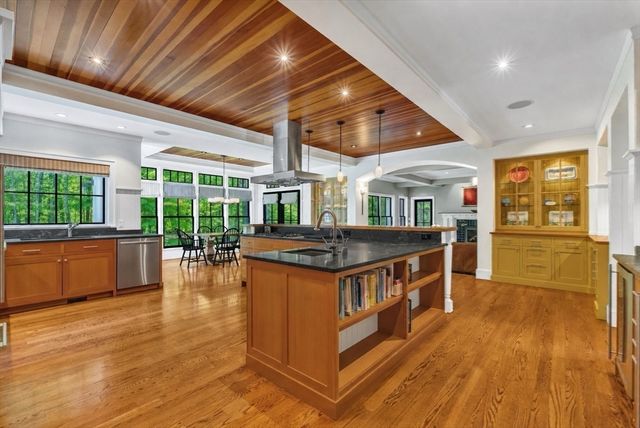 10 Chandler Circle, Weston, MA 02493