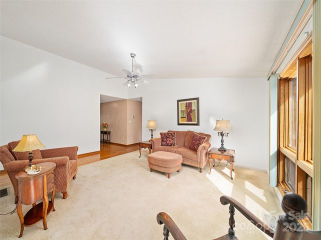 105 Goldfinch Lane, Asheville, NC 28803