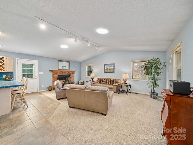 105 Goldfinch Lane, Asheville, NC 28803