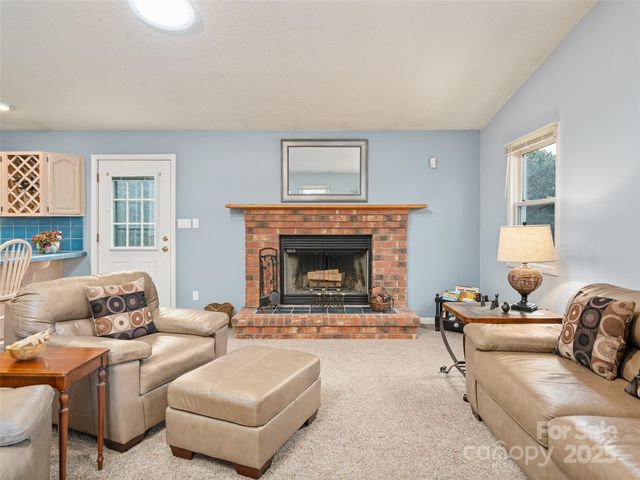 105 Goldfinch Lane, Asheville, NC 28803
