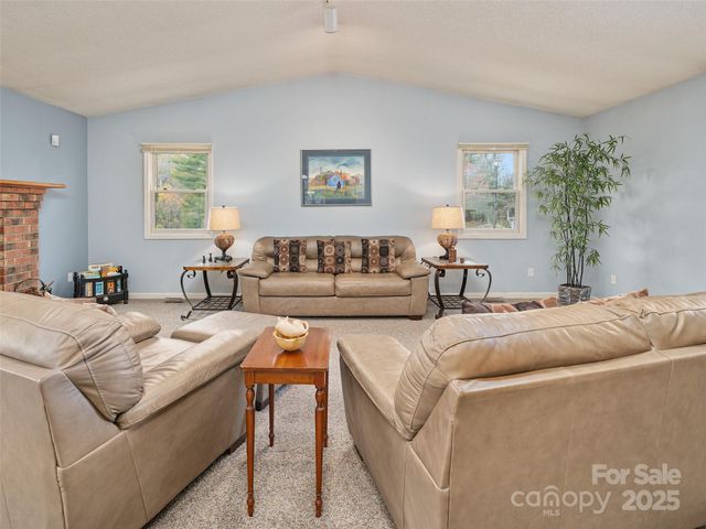 105 Goldfinch Lane, Asheville, NC 28803