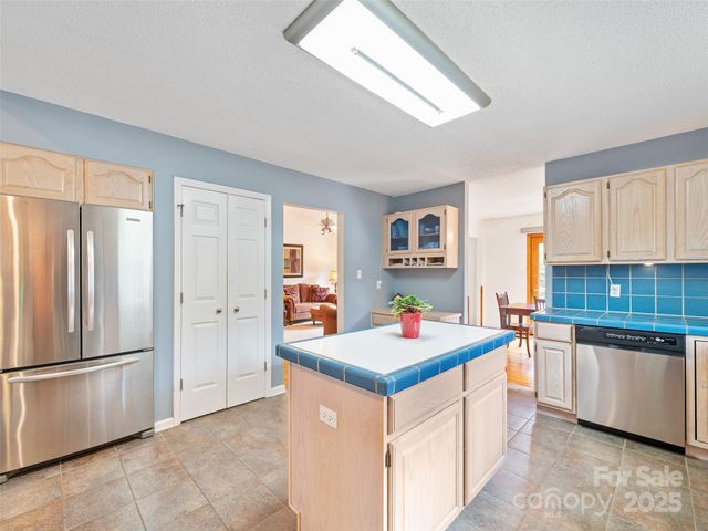 105 Goldfinch Lane, Asheville, NC 28803