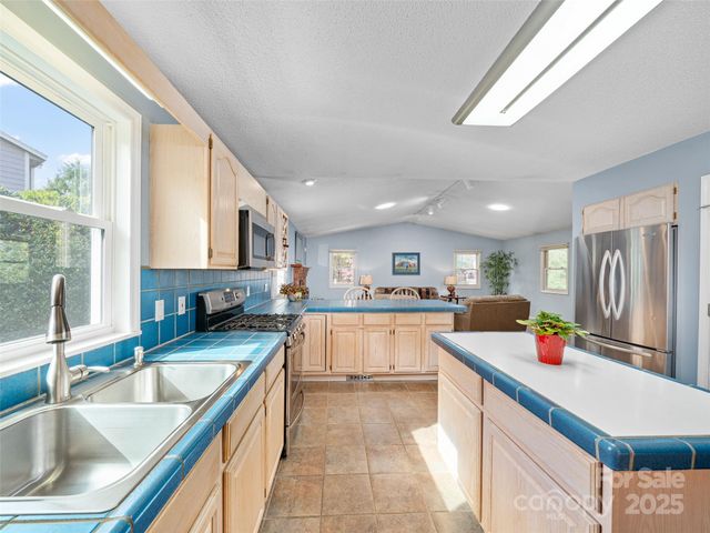 105 Goldfinch Lane, Asheville, NC 28803