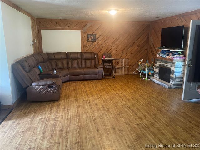 8369 S Old Palmyra Road, Pekin, IN 47165